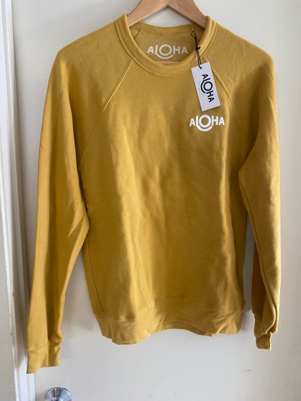 NWT ALOHA Crewneck Sweatshirt.Small